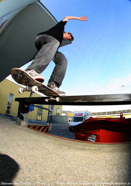 steini fs tailslide photo by mic dagaschnig